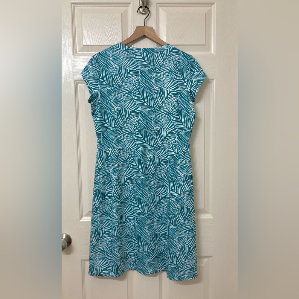 L.L. Bean UPF 50 V Neck Short Sleeve Dress Medium Sporty Zip Pocket Vacation - Picture 5 of 7